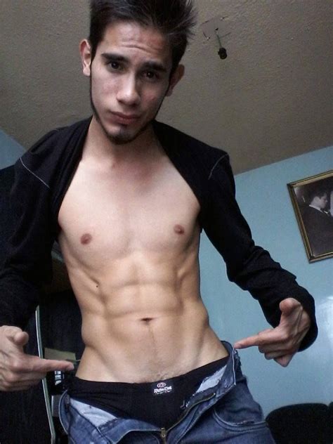 Hace algunos días Mariano Razo, gimnasta mexicano, quien participara en el reality de Tv Azteca, Exatlón, fue exhibido en redes en un video en el que muestra el desnudo.